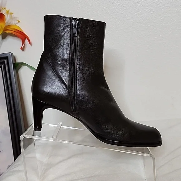 RARE Vintage Stuart Weitzman Heeled Boots Dark Brown Nappa Leather Ankle Booties - Picture 3 of 16